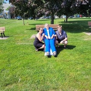 Meet your Posher, Laurie